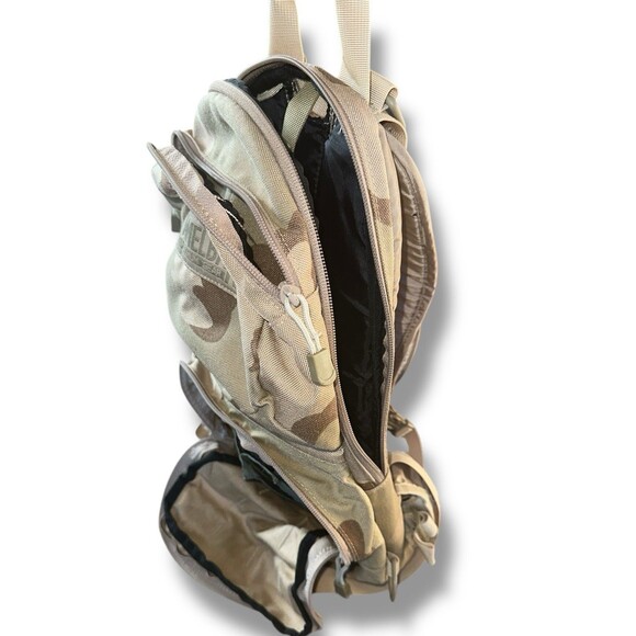 CamelBak Maximum Gear MULE Hydration Pack Desert Camo Cordura Tactical - Picture 10 of 16